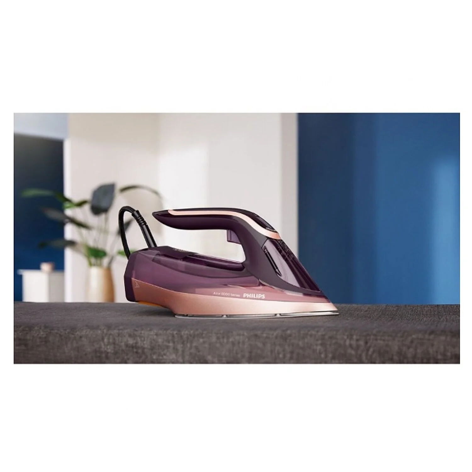 Refurbished Philips Steam Iron With 350 ml water tank and Vertical steam function - DST8040/30 - Image 4